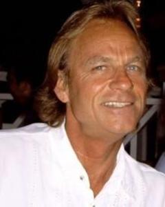 Man, 60. surfswinger
