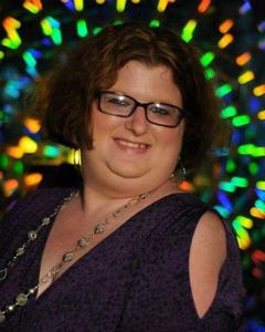 Woman, 40. Betty096643