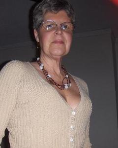 Woman, 75. FLIRT832