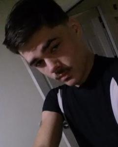 Man, 28. Ak474853