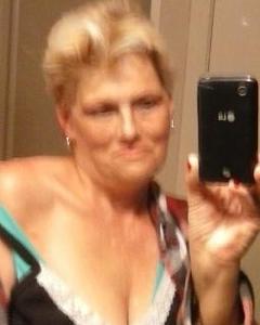 Woman, 57. BUBBLE_BUT3422