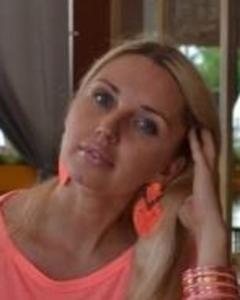 Woman, 44. Ponytail93