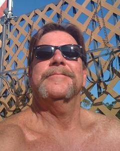 Man, 70. goingout870