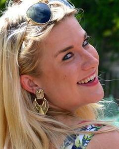 Woman, 47. Happiness012