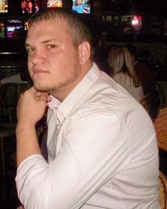 Man, 40. BIG_BULL025
