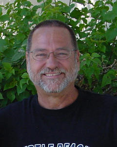 Man, 70. Dom54895