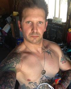 Man, 40. Lknyorassgirl