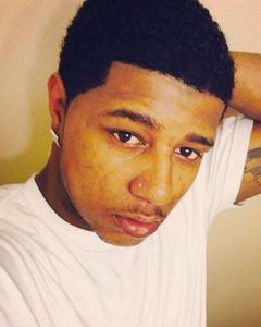 Man, 33. Aknoxx