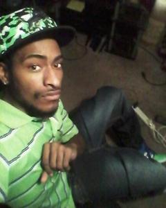 Man, 32. Ronlikemoney