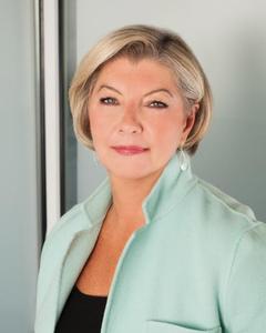 Woman, 70. Diana38814217