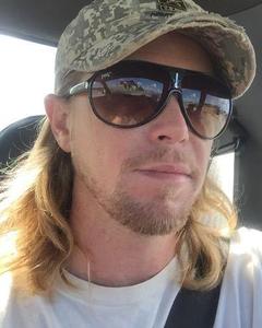 Man, 41. Tim305609