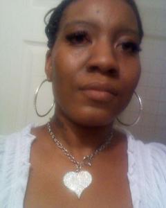 Woman, 45. Queen371554