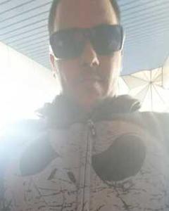 Man, 42. sky19831332