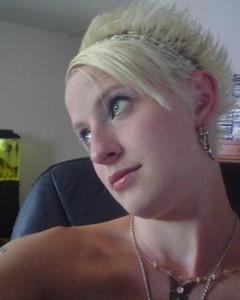 Woman, 42. brokendremez