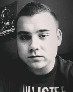 Man, 34. akasmily