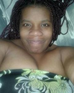 Woman, 40. Linda01312783
