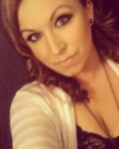 Woman, 41. lipsNlace