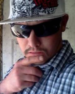 Man, 42. Brandodamando