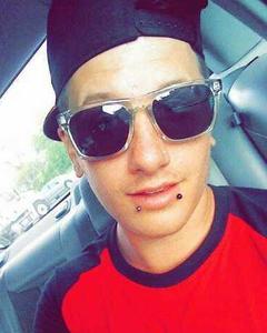 Man, 32. sk8captive