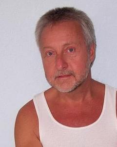 Man, 75. fuzztum