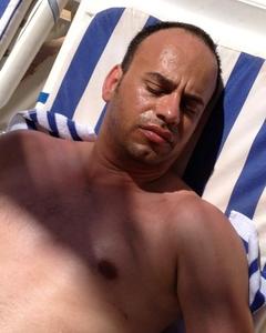 Man, 45. Abbooe