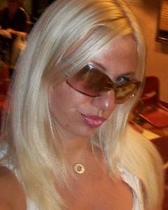 Woman, 45. PINKCARATS