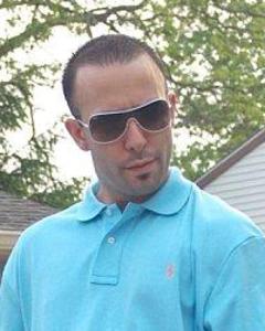 Man, 43. Poocheo