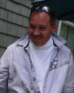 Man, 52. Singingdriver
