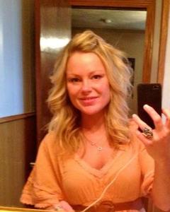 Woman, 41. pris500