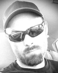 Man, 48. Lee33712613