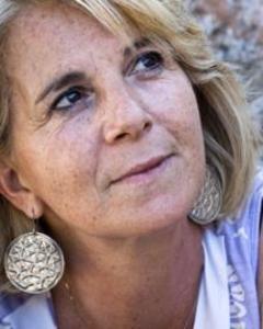 Woman, 70. Stolarskiisng