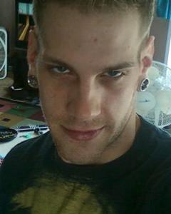 Man, 42. mee2668