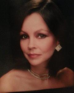 Woman, 70. RoyalDi9