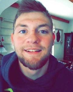 Man, 32. evanrude