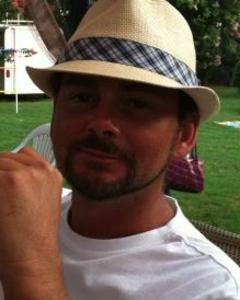 Man, 43. Budsack