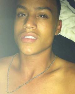 Man, 32. mixednhand0175