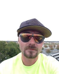 Man, 33. Cg923341