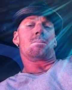 Man, 48. Hoser01375826