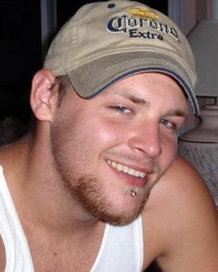 Man, 36. spykestattoos