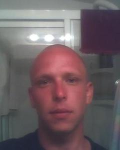 Man, 40. motox24878