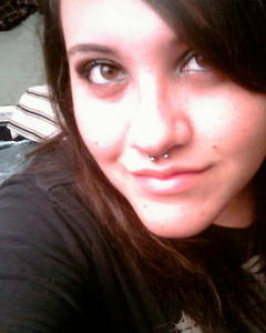 Woman, 35. AmandaKissHug