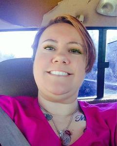 Woman, 44. Savannahrobbin