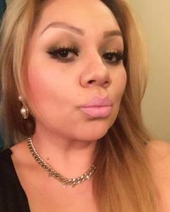 Woman, 46. Makeabeauty