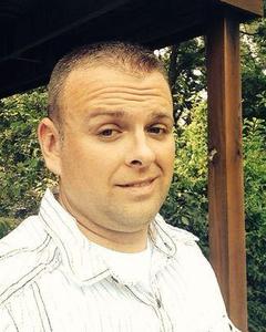 Man, 42. Hemifirematt