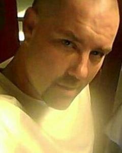 Man, 48. MakeUshine
