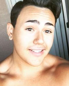 Man, 29. Rayban_6842