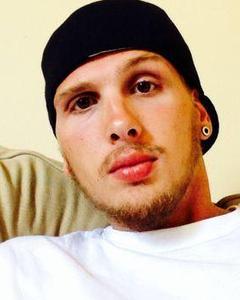 Man, 32. Dbb352666