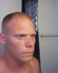 Man, 42. uright