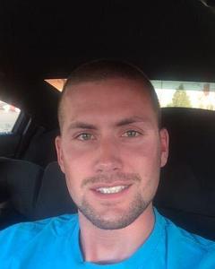 Man, 33. KG8_